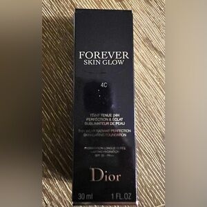 DIOR 24-Hr Foundation with SPF 35 (Forever Skin Glow)